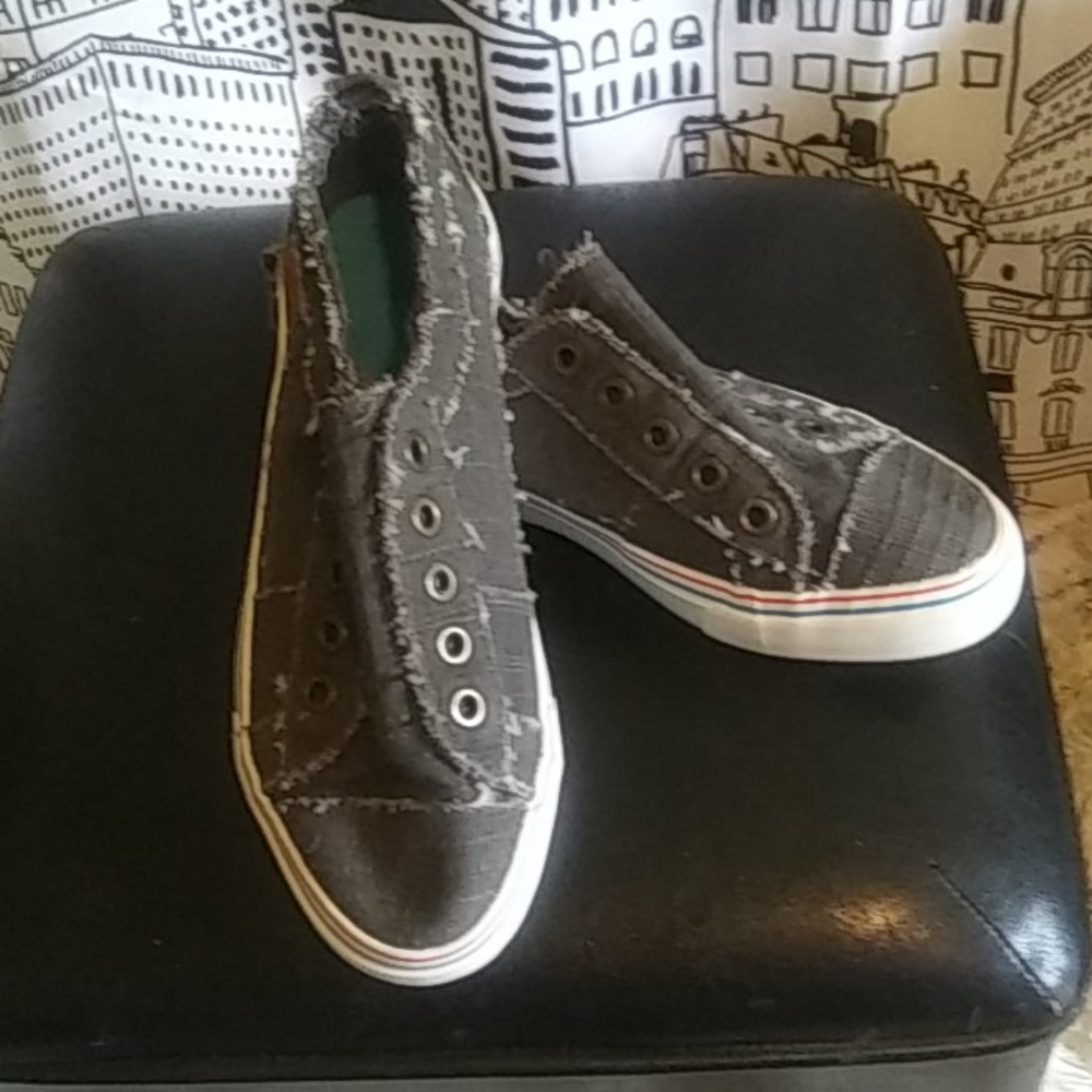🎁 3/$15 Super Cute Sneakers
